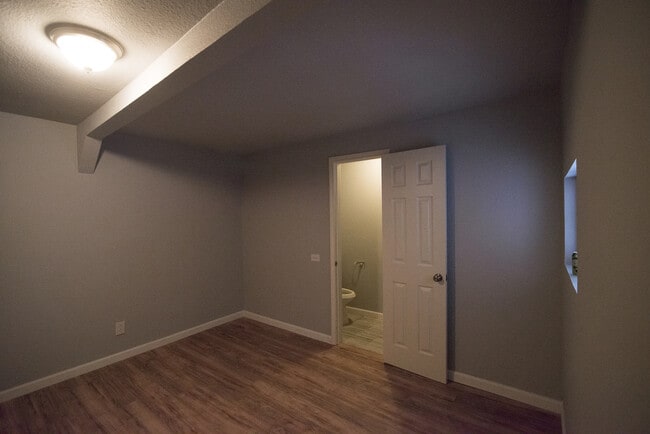 Building Photo - 1st Month Free! BEAUTIFUL 4 bed/3 bath hom...