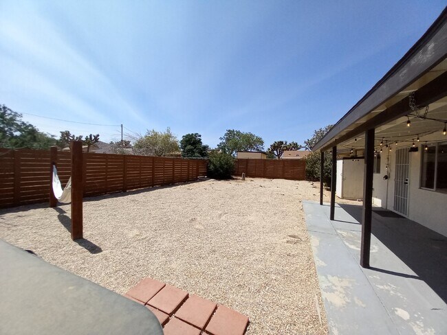 Building Photo - Beautifully Renovated 3 bd, 2 ba in Old To...