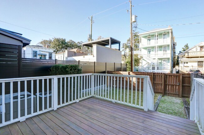 Building Photo - 114 W Duffy St
