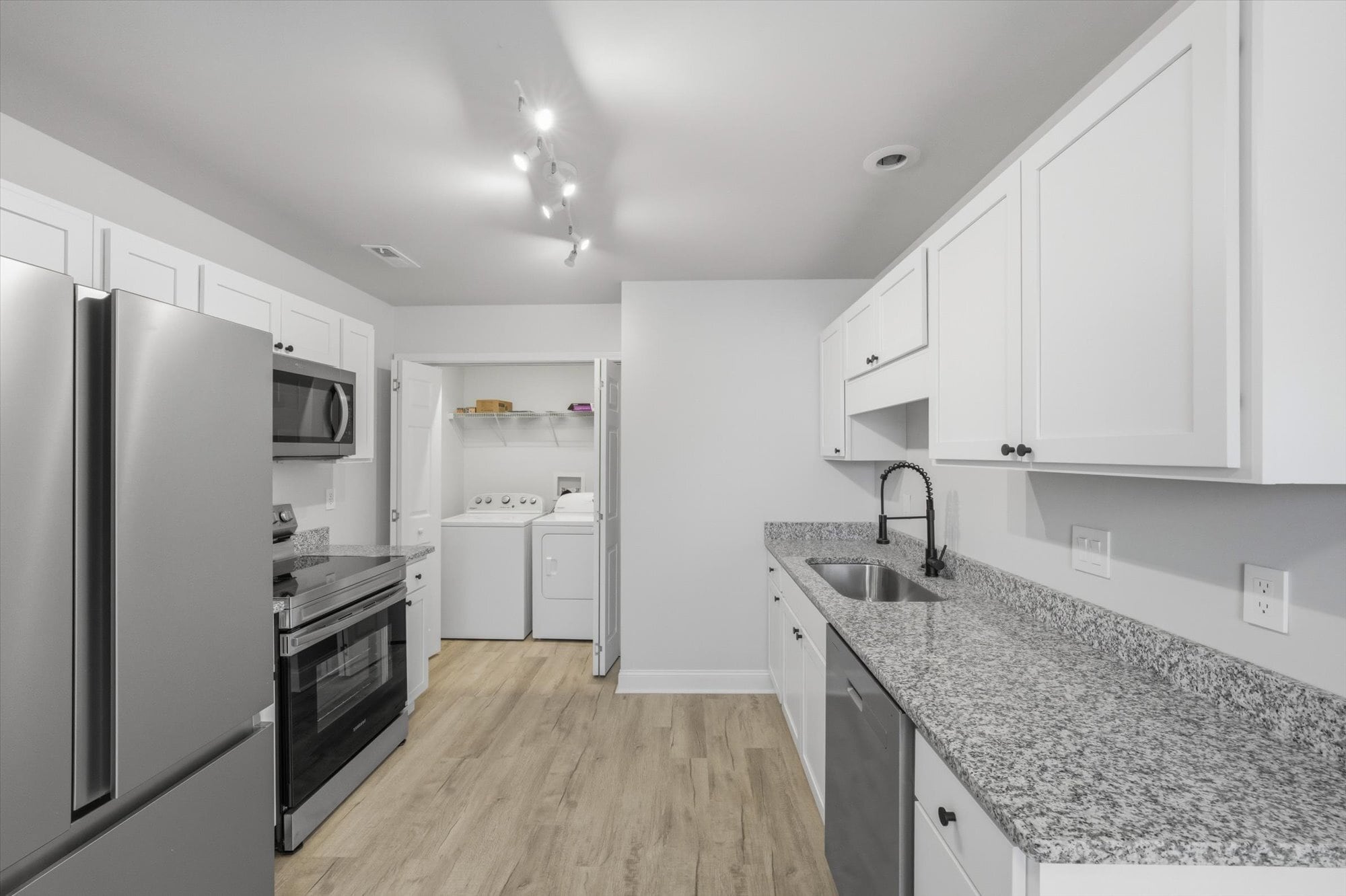 Building Photo - 1912 Laurel Ln