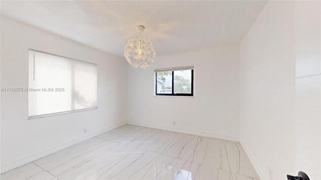Building Photo - 2 bedroom in Hallandale FL 33004