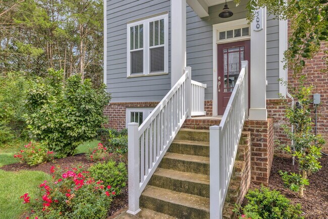 Building Photo - 300 Kara Ln