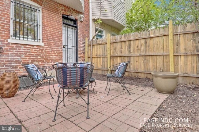 Building Photo - 766 Harvard St NW