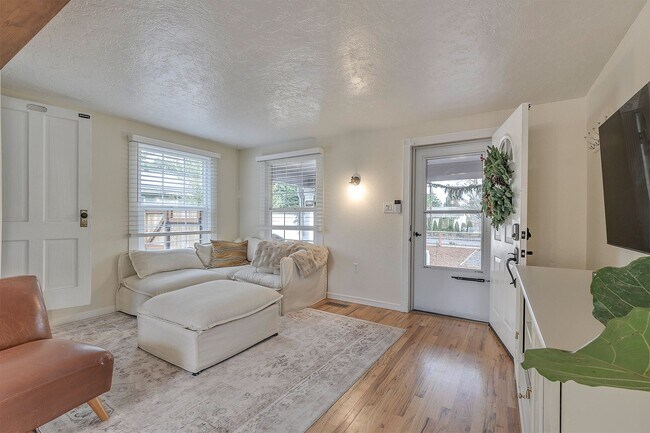 Building Photo - Charming Hillsboro Bungalow with RV Parking & Modern Upgrades!