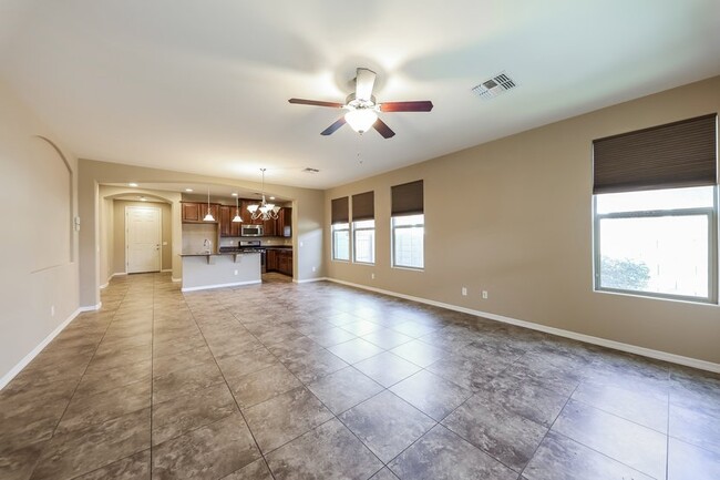 Building Photo - Beautiful! 3 Bed 2 Bath in Verrado w/Commu...