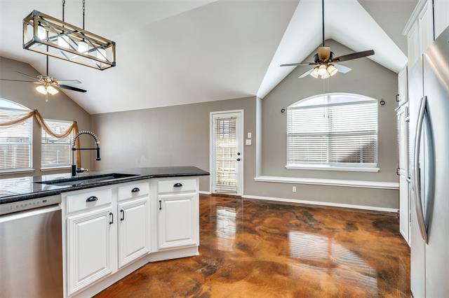 Building Photo - 613 Castleford Dr