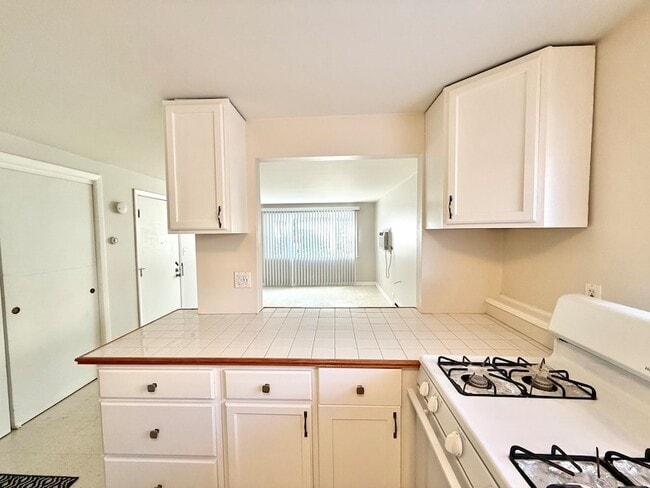 Building Photo - 8549 Niles Center Rd