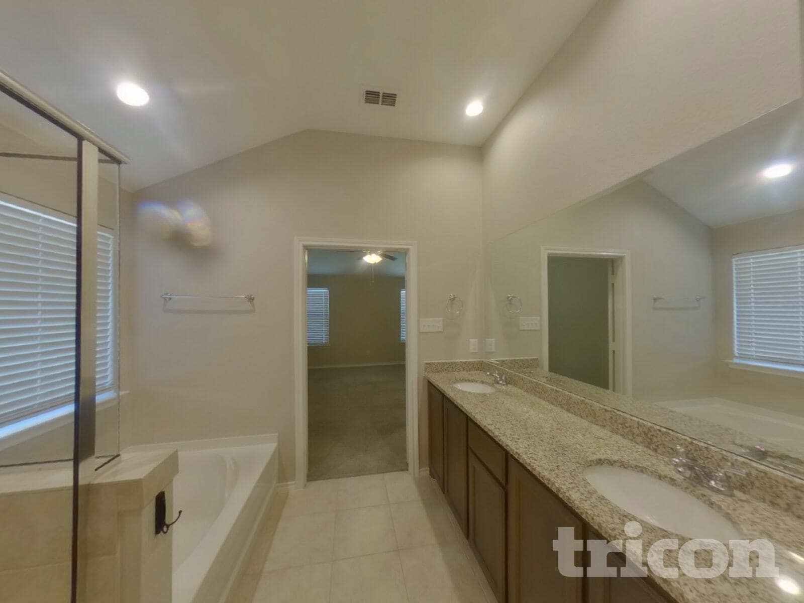 Building Photo - 2565 Hadley St