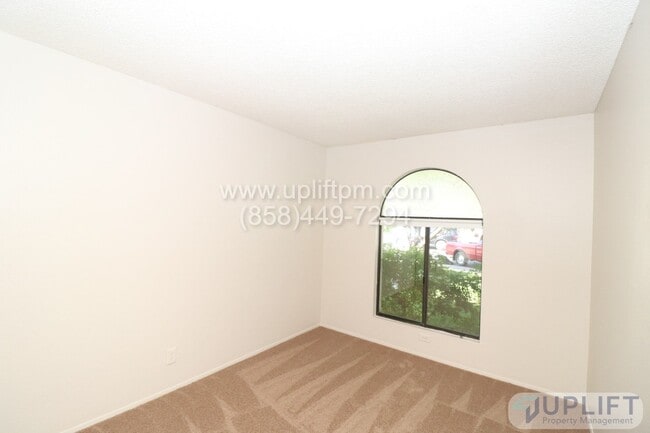 Building Photo - 3 Bed, 2 Bath Home w/ Central HVAC, 2 Car ...