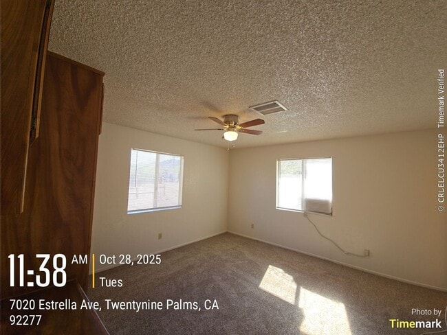 Building Photo - 3 bedroom 2 bath Available now