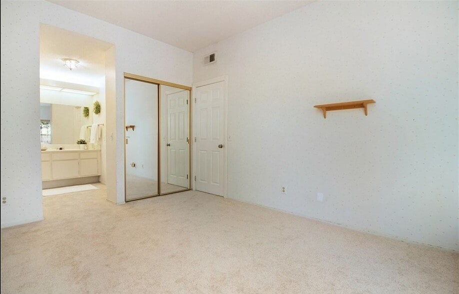 Building Photo - 28952 Canyon Lake Dr