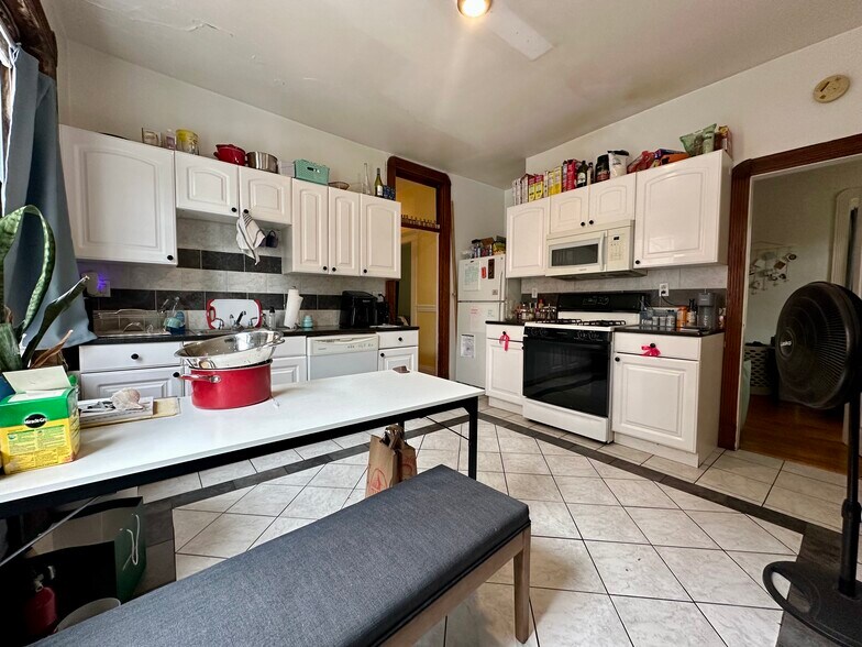 Building Photo - 4 Litchfield St