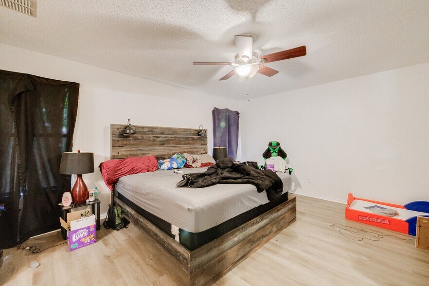 Building Photo - 4260 Meadowknoll Dr