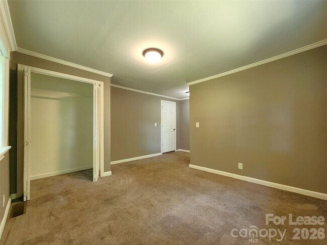 Building Photo - 573 Faith Dr SW