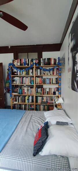 Building Photo - 122 Columbia St