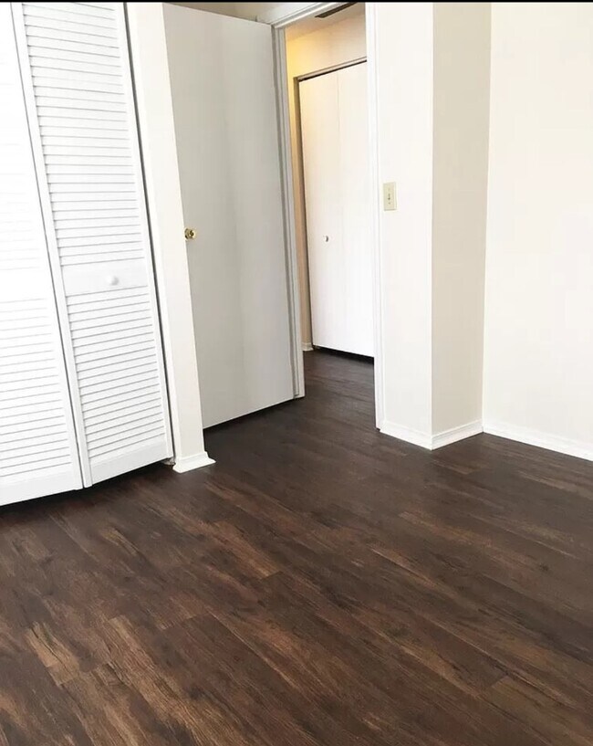 Building Photo - 251 Apache Dr