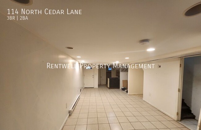 Building Photo - 114 N Cedar Ln