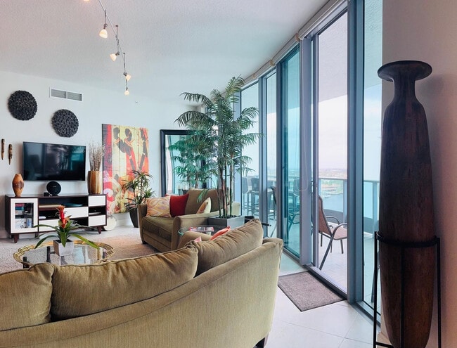 Building Photo - 3333 NE 32nd Ave