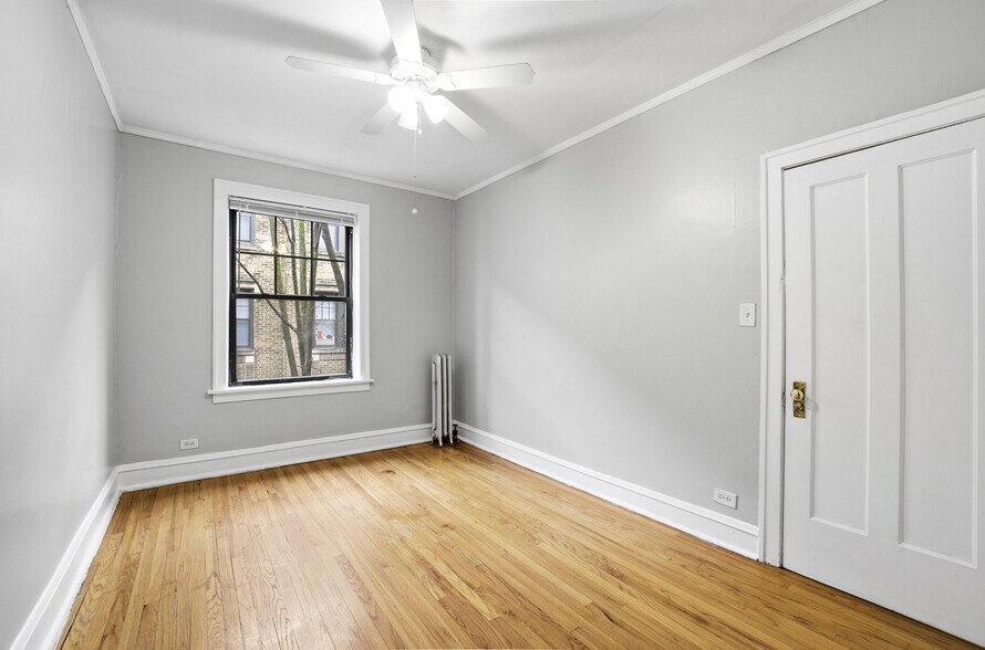 Building Photo - 2336 W Addison St