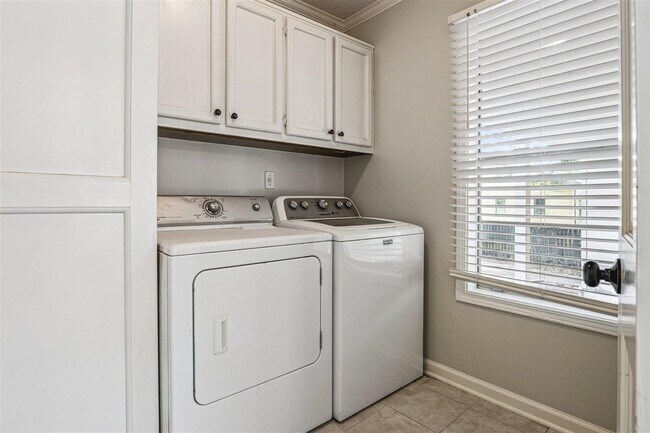 Building Photo - 2232 Burfordi Ln