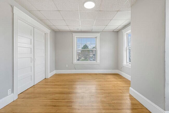 Building Photo - 423 Park Ave