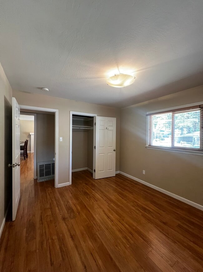 Building Photo - 3380 Janet Dr