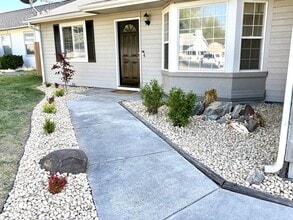 Building Photo - 1001 W Loon St