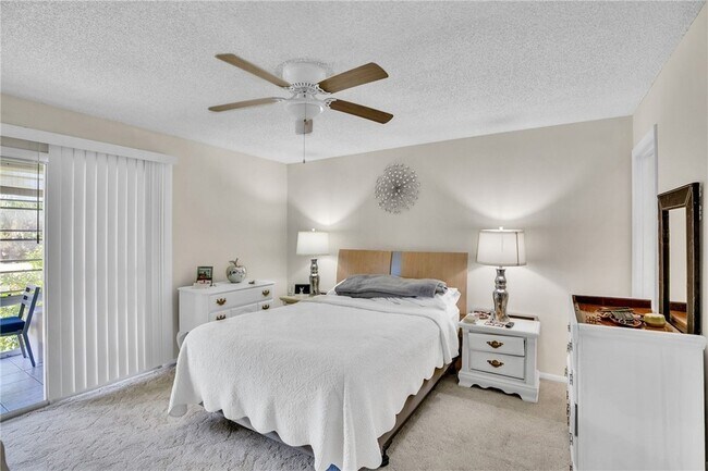 Building Photo - 2 Vis Gdns Trl