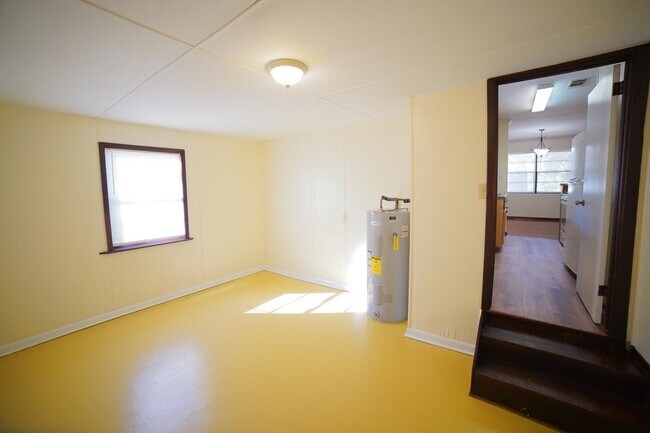 Building Photo - 231 Gaile Ave