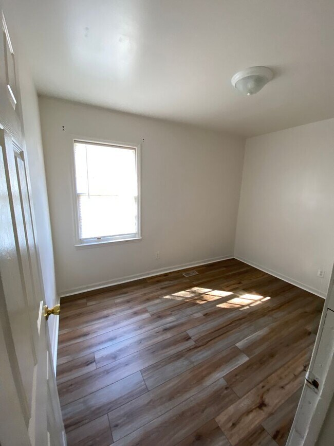 Building Photo - 6026 Emerald Ln