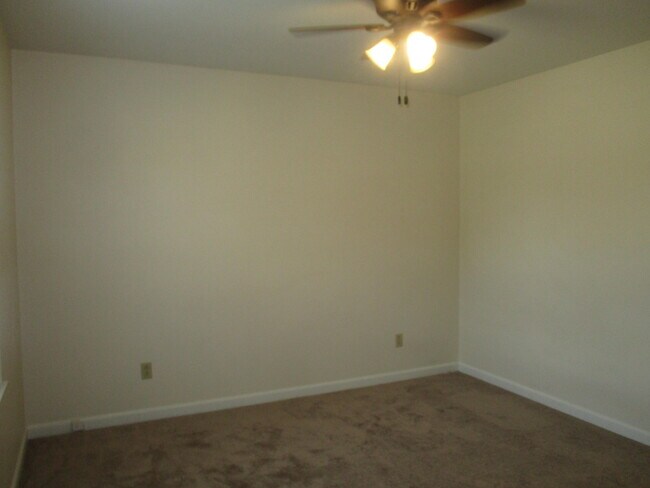 Building Photo - 4 Ashley St