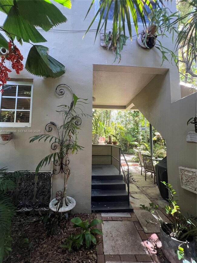 Building Photo - 814 Michigan Ave