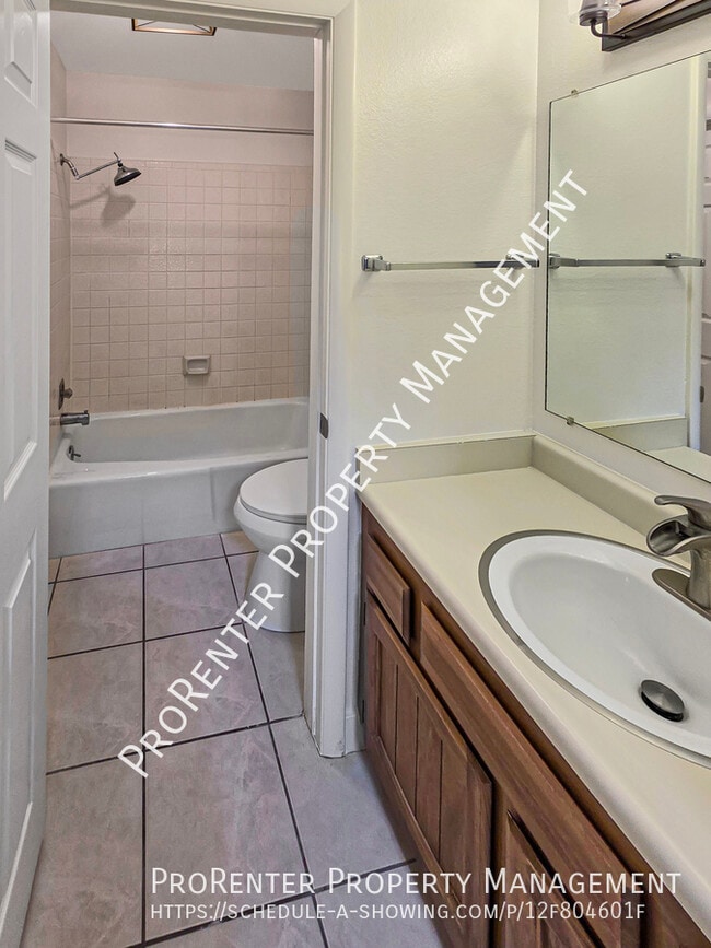 Building Photo - 975 Essex Ct Way