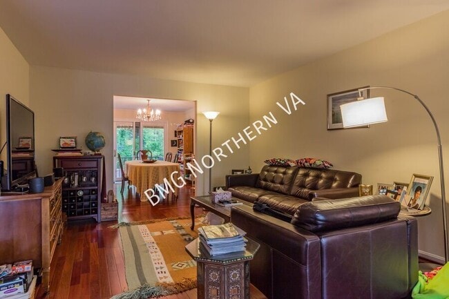 Building Photo - 3019 Seven Oaks Pl