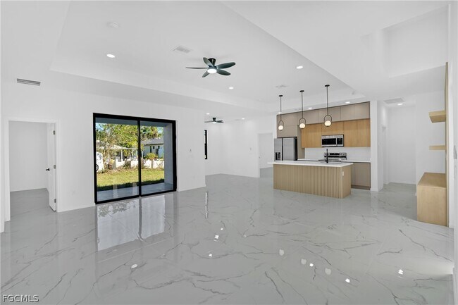 Building Photo - 5231 6th St W