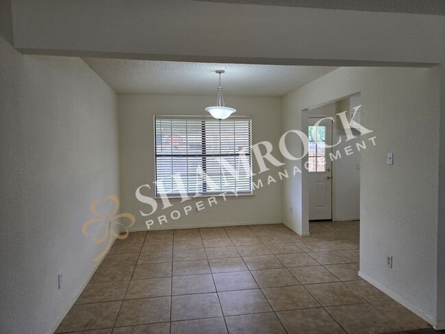 Building Photo - 3/2 Arrowhead Estates Home