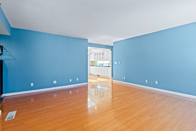 Building Photo - Utilities Paid! 3 Bedroom in Hayward with ...