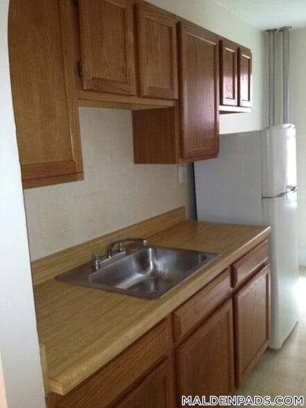 Building Photo - 349 Pleasant St