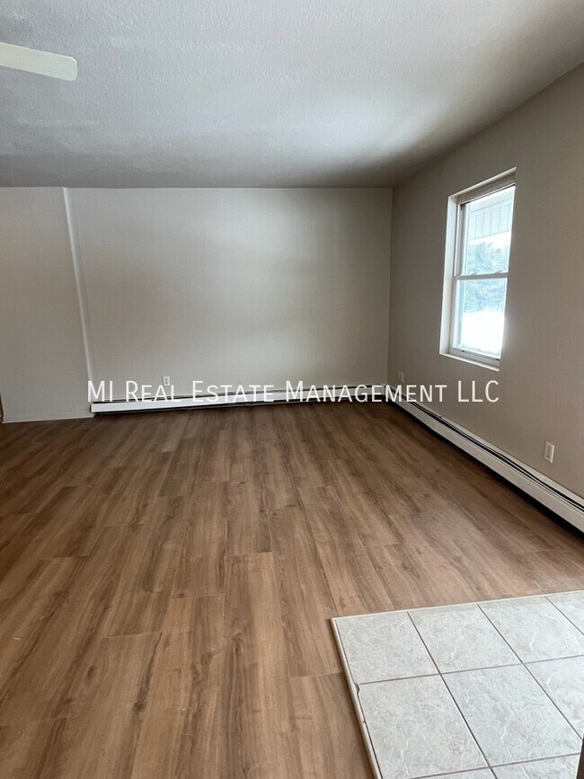 Building Photo - 3359 N Whitehall Rd