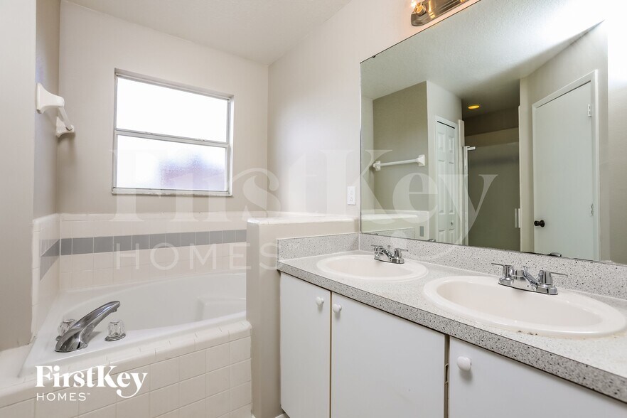 Building Photo - 62 Abbey Hollow Dr