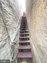 Building Photo - 127 Green Ln