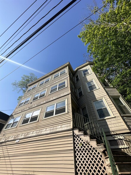 Building Photo - 225 Summer St