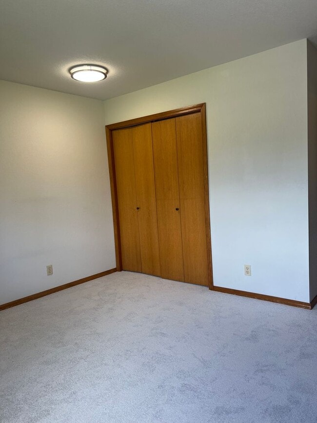 Building Photo - 3 bedroom 2.5 bathroom Home in Lake Steven...