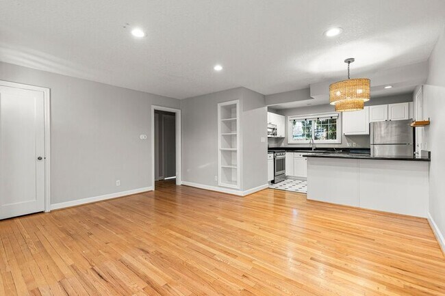 Building Photo - 4317 SE Lexington St