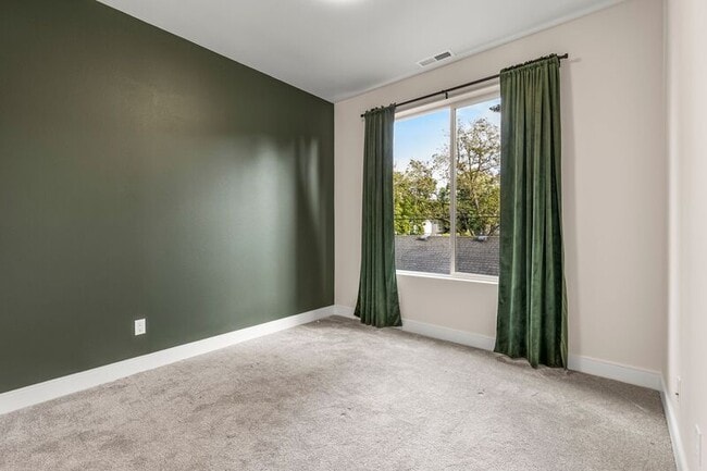 Building Photo - 8216 N Hurst Ave