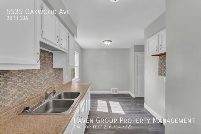 Building Photo - 5535 Oakwood Ave