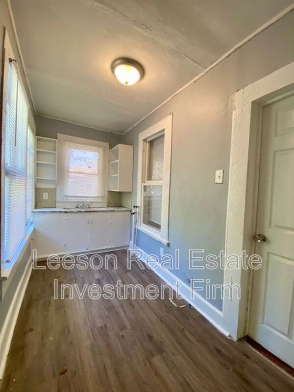 Building Photo - 262 E 68th St
