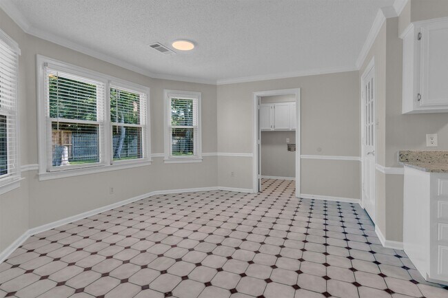 Building Photo - 636 N Fox Chase Cove
