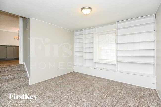 Building Photo - 3746 Lavilla Dr