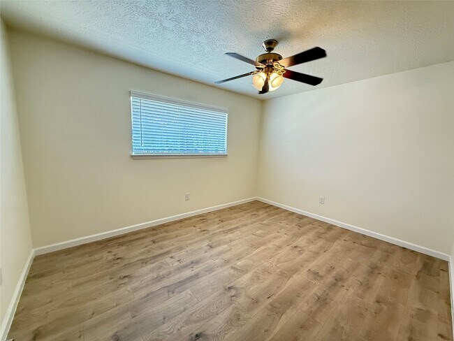 Building Photo - 15714 Torry Pines Rd